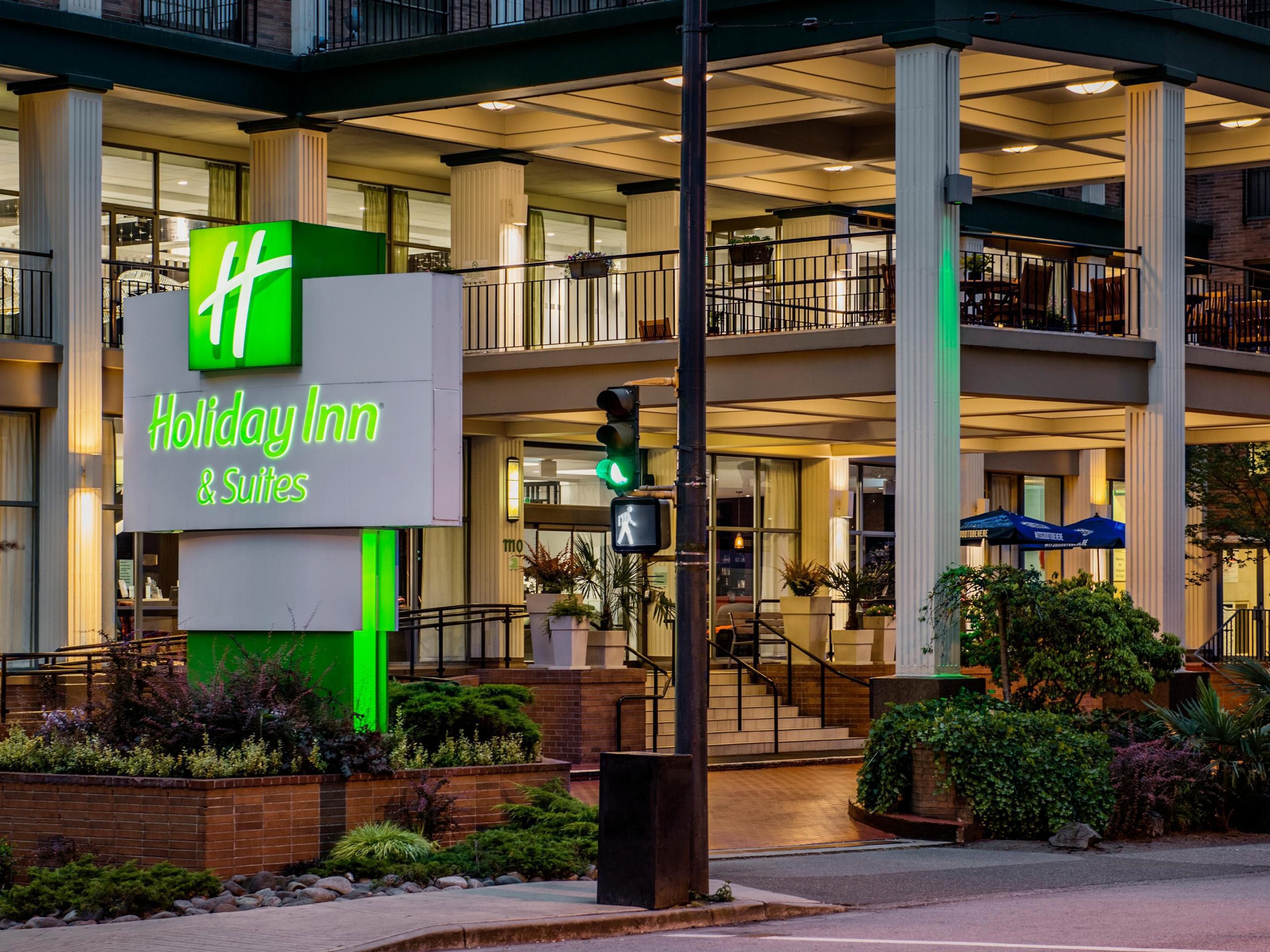 Holiday Inn & Suites